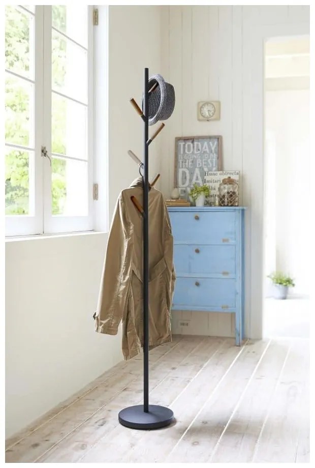 Appendiabiti a pavimento nero con dettagli in faggio Appendiabiti a palo Plain - YAMAZAKI