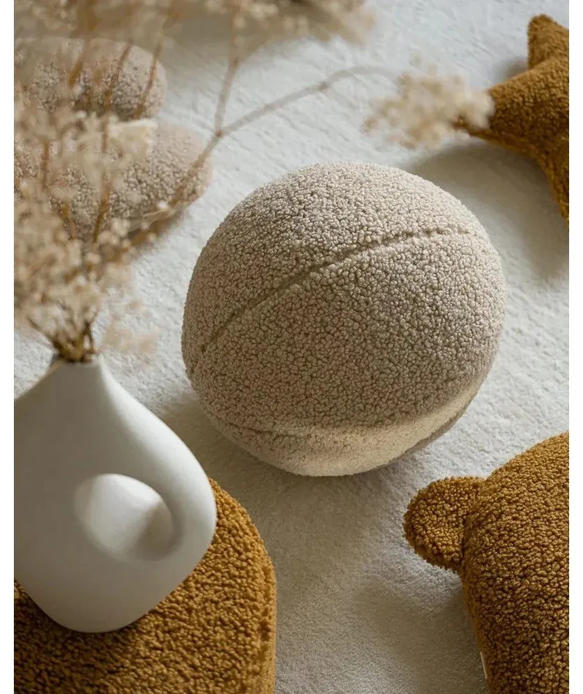 Cuscino per divano da bambini marrone chiaro con rivestimento in bouclé Ball – Wigiwama