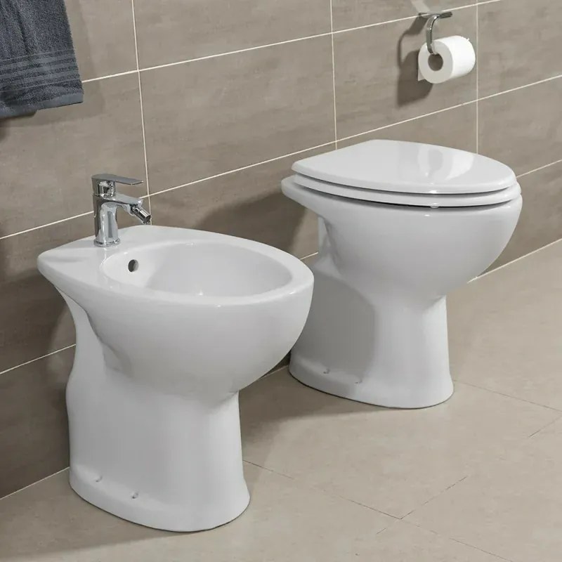 Wc per anziani e disabili con scarico a pavimento e altezza 49 cm