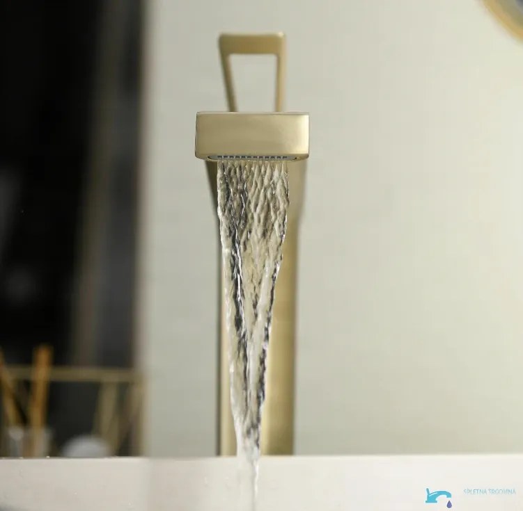 Rubinetto per lavabo ELITE EDITION BBS1257 in ottone con bocca a cascata, disponibile in più finiture — Cromo — Alta