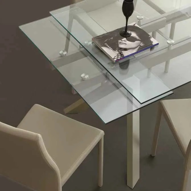 Tavolo allungabile Tokyo Glass disponibile in tre colorazioni