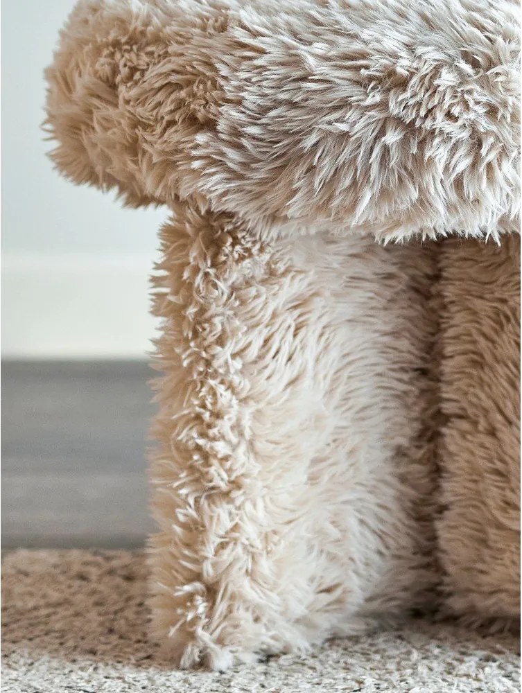 Poggiapiedi beige con rivestimento in pelliccia sintetica Frikka – Bloomingville