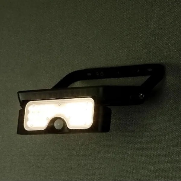 Faro solare LED 5W 3,7V IP65 4000K 3000mAh con sensore