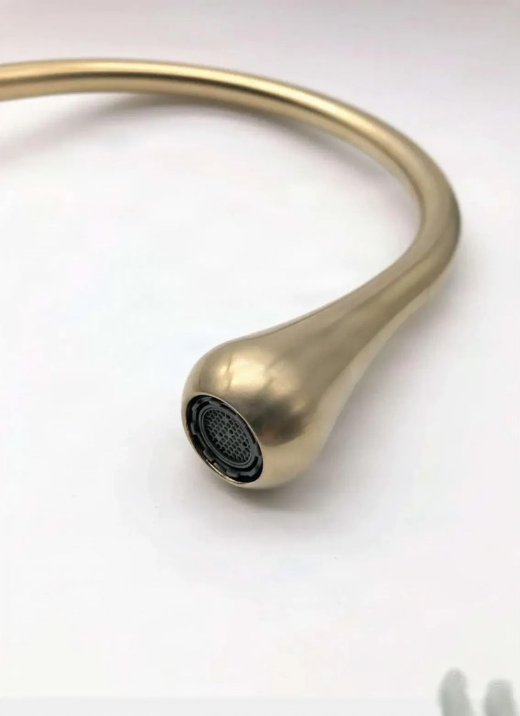 Miscelatore per lavabo EYN BF0954 da piano in ottone con bocca girevole, in più finiture tra cui oro spazzolato — Oro spazzolato - marmo nero — 41 cm