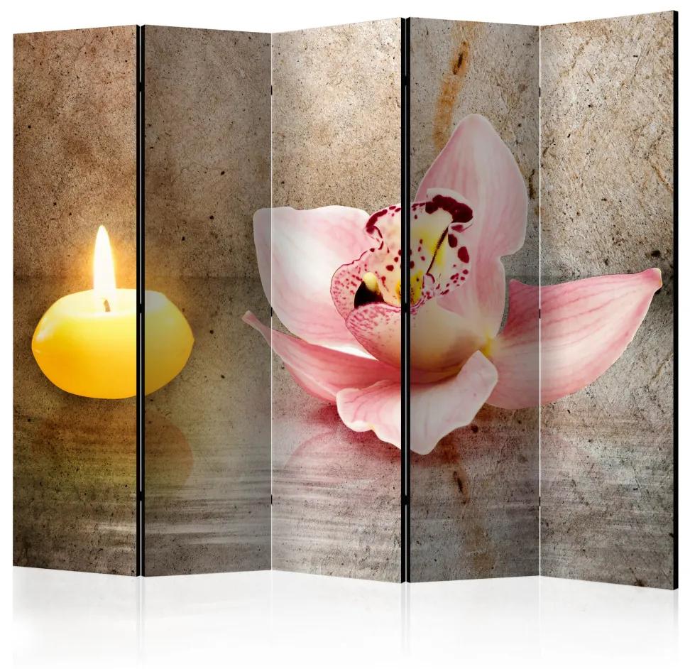 Paravento separè Serata romantica II (5 parti) - orchidea rosa su sfondo beige