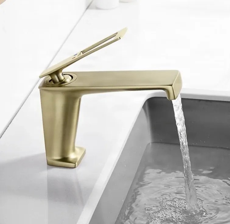 Rubinetto per lavabo ELITE EDITION BBS1257 in ottone con bocca a cascata, disponibile in più finiture — Nero — Alta