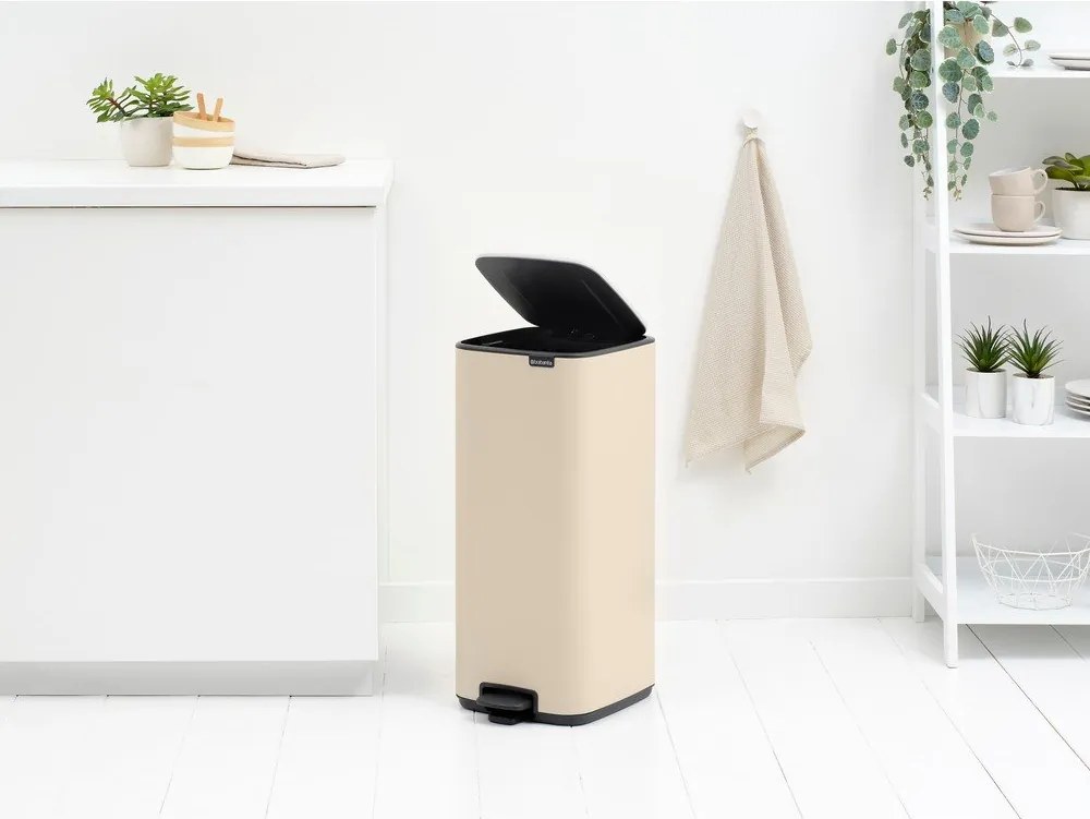 Cestino per la spazzatura beige in acciaio con pedale 30 l Bo – Brabantia