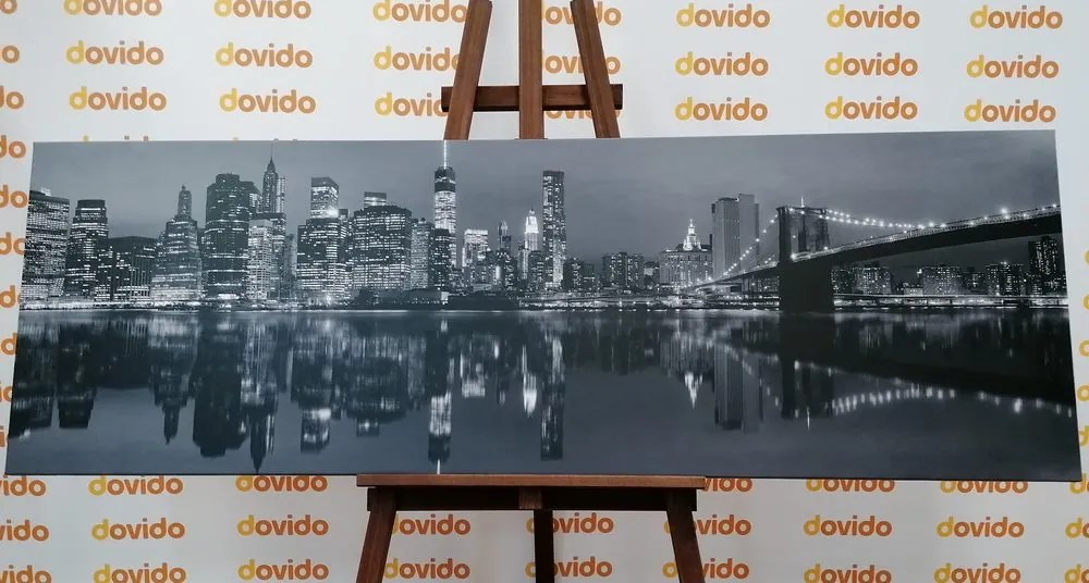 Quadro su tela – Riflesso di Manhattan nell'acqua in bianco e nero