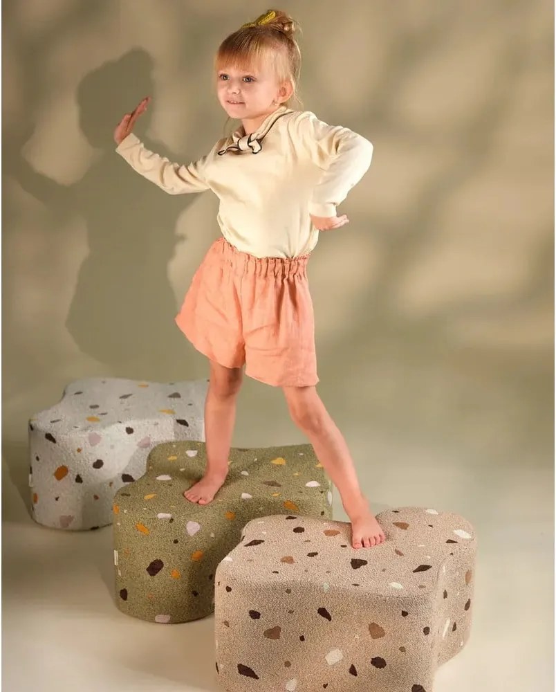 Pouf per bambini marrone chiaro con rivestimento in bouclé e ciniglia Terrazzo Cloud – Wigiwama
