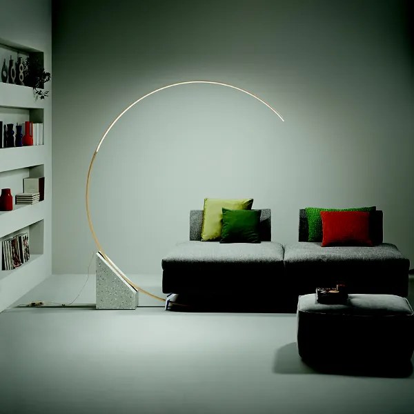 Piantana LED in metallo Oro con base in ceppo di Grč RUNE 176x204 cm