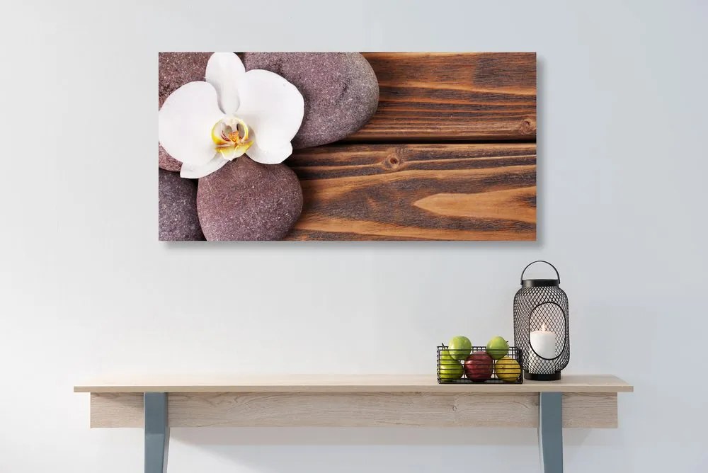 Stampa su tela – Pietre per il benessere e orchidea su sfondo di legno