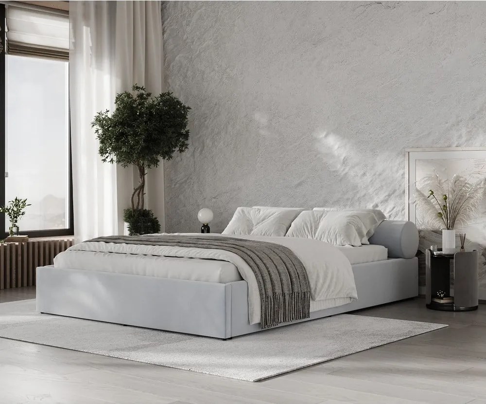 Letto matrimoniale imbottito grigio chiaro con contenitore e rete inclusi 140x200 cm Solvo – Maison de Rêve