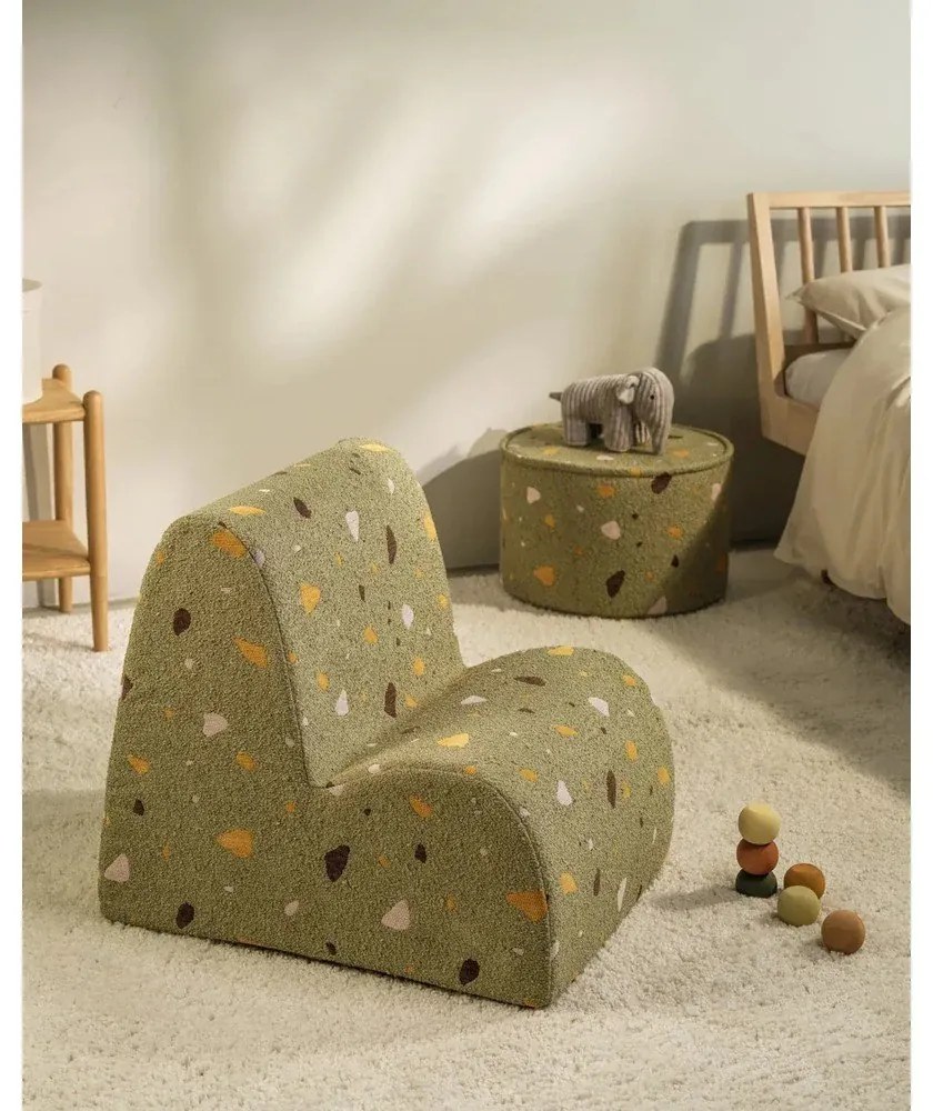 Pouf per bambini verde con rivestimento in bouclé e ciniglia Terrazzo – Wigiwama