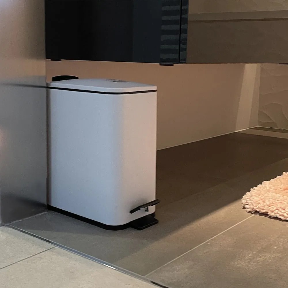 Cestino per la spazzatura bianco opaco in acciaio con pedale 5 l Erik – Spirella