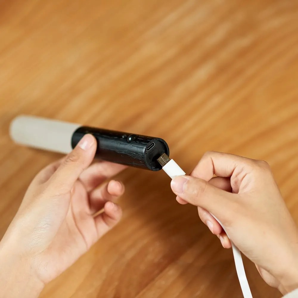 Lampada da parete nera con ricarica USB Baton – Gingko