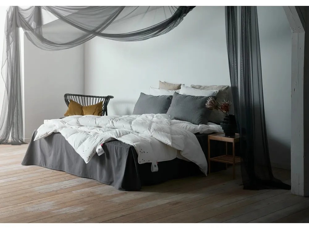 Piumino estivo con imbottitura in piume 200x220 cm Capella Cool – Universe of Sleeping