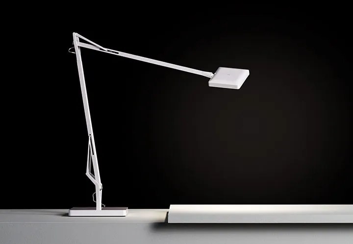 Flos Kelvin Edge Base Lampada da tavolo orientabile a luce diretta in alluminio Bianco