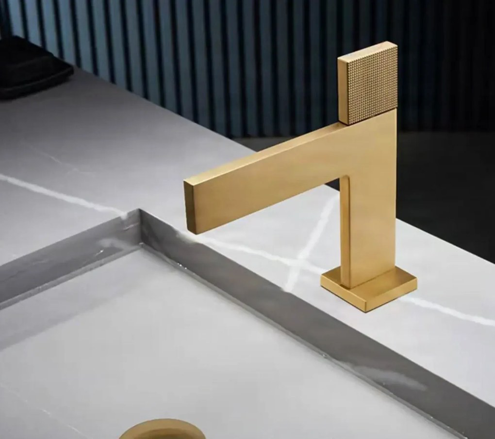 Rubinetto da bagno ELITE EDITION BS1420 in ottone con getto a cascata, disponibile in più finiture — Nero