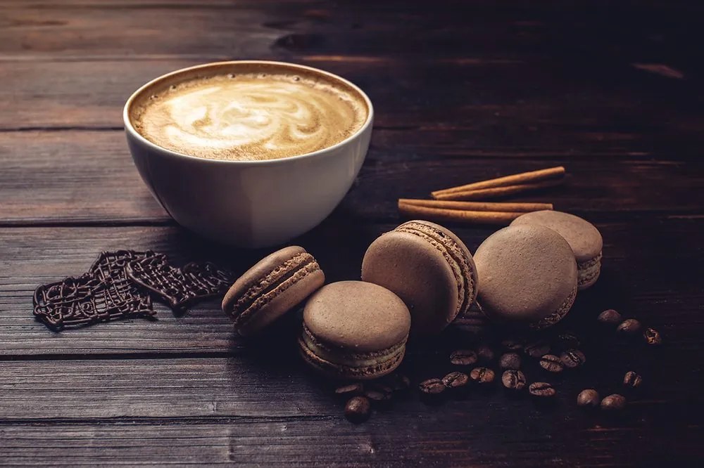 Carta da parati autoadesiva – Caffè con macarons al cioccolato