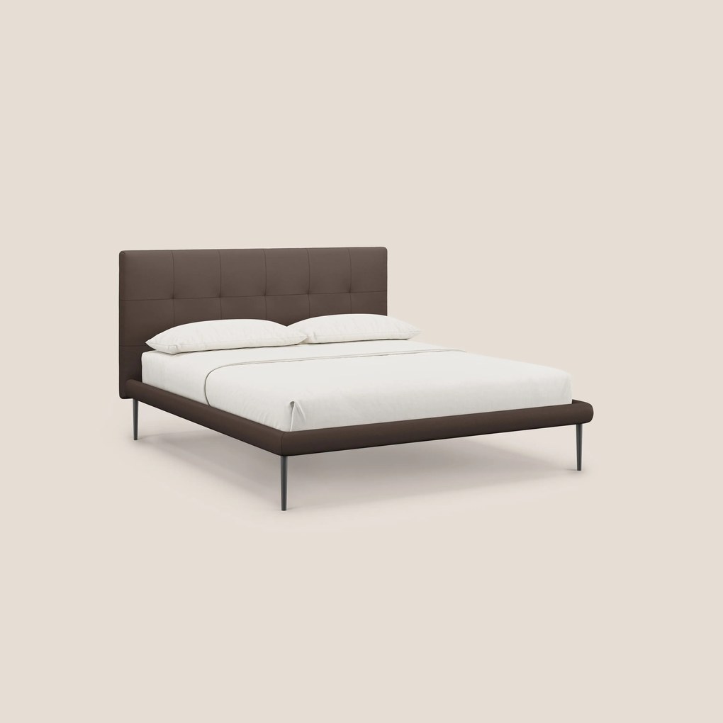 Midori letto imbottito trapuntato in ecopelle con piedini alti T04 marrone
