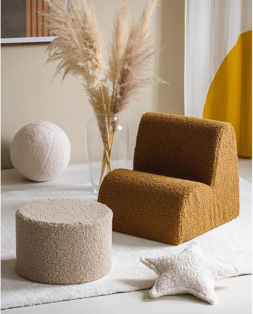Pouf per bambini marrone chiaro con rivestimento in bouclé – Wigiwama