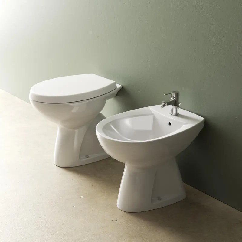 Coppia sanitari distanziato scarico a parete IDEAL STANDARD Alpha WC: P 52.5 x L 35 x H 40 cm, bidet: P 50 x L 34.5 x H 39 cm