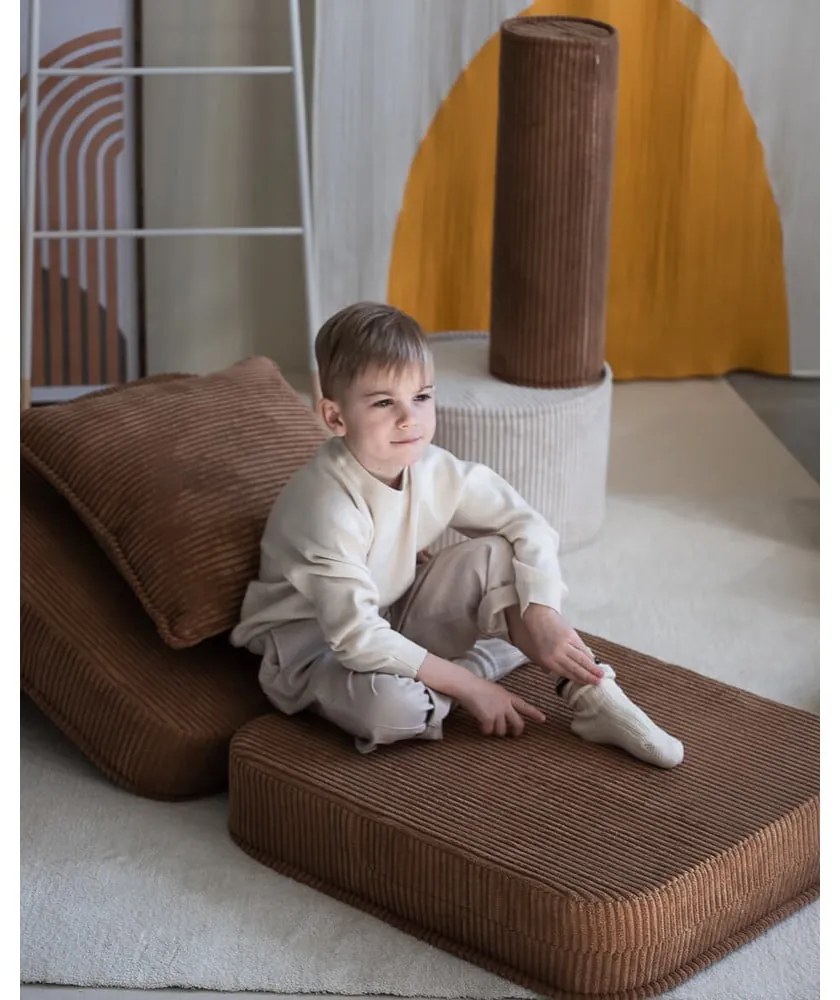Poltrona per bambini marrone con rivestimento in velluto a coste Flip – Wigiwama