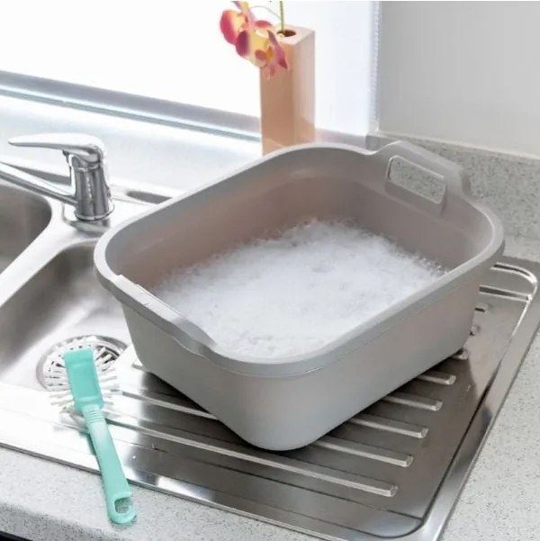 Lavorazione in plastica nera con due manici , 39 x 32 x 14 cm - Addis