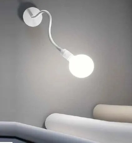 Perenz Bulbo Applique orientabile in metallo e gomma disponibili a 1 luce, 3 luce e 5 luci