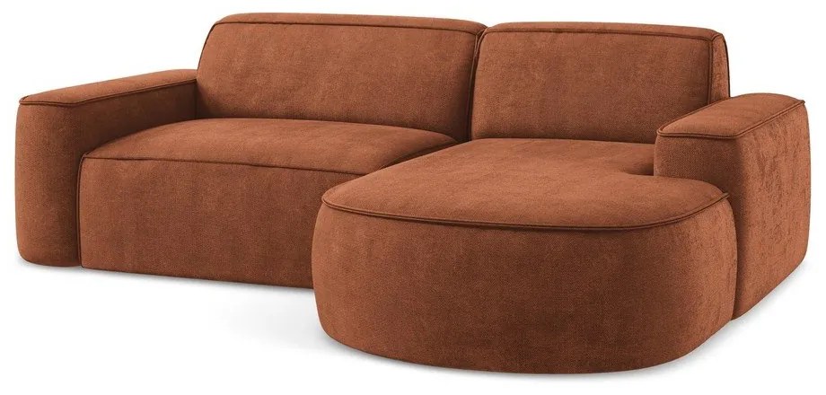 Divano angolare color terracotta (con penisola a destra/con chaise lounge) con rivestimento in ciniglia Omao – Makamii