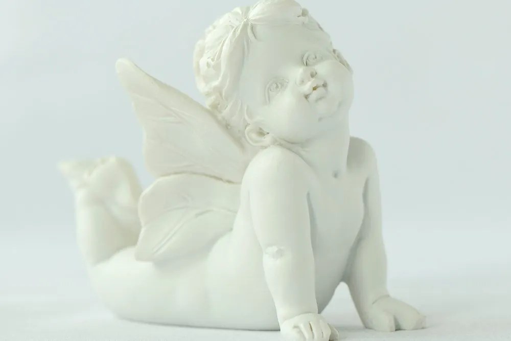 Stampa su tela – Statua d'angelo adorabile