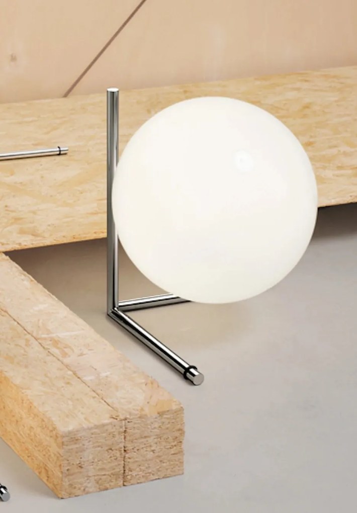 Flos IC Lights Table 2 Low Lampada da tavolo H.35 cm a luce diffusa in vetro opalino bianco e acciaio cromo