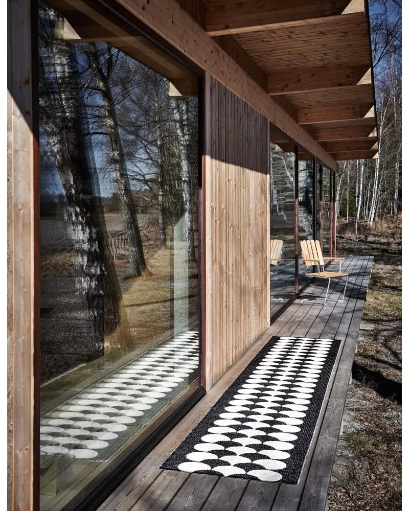 Passatoia da interno/esterno nera/color crema 70x150 cm Poppy Black Vanilla – Pappelina