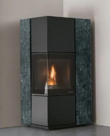 Palazzetti Eldora 9 Stufa A Pellet ecofire angolare ad aria ventilata Con Rivestimento Marmo Serpentino