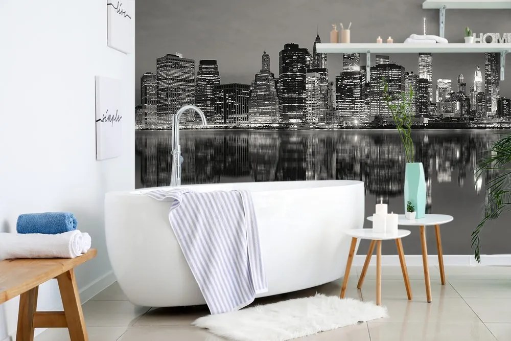 Carta da parati – Riflesso in bianco e nero di Manhattan sull'acqua