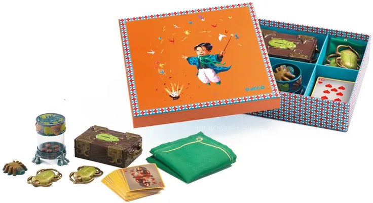Djeco Magic - Malicious Magus - set di 20 trucchi magici