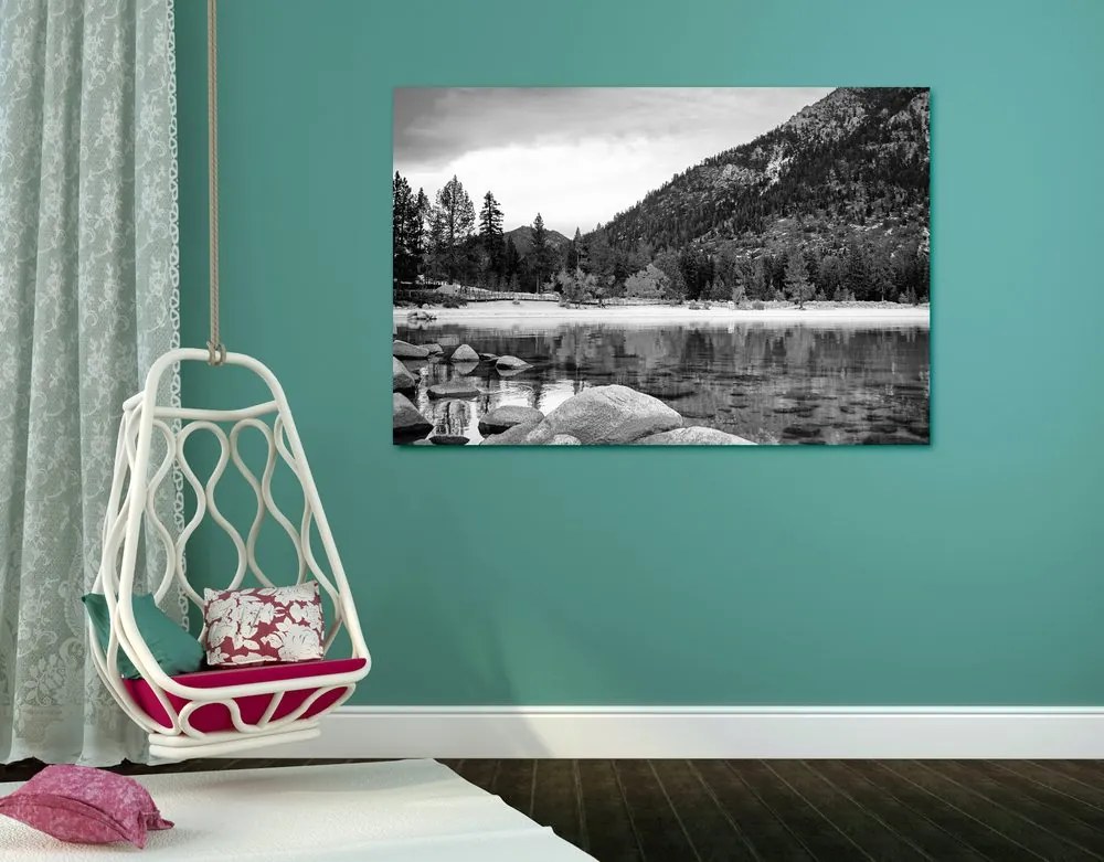 Stampa su tela – Lago in una natura stupenda in bianco e nero