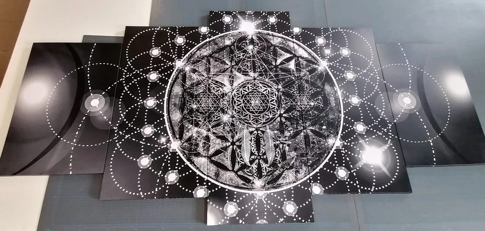 Quadri 5 pezzi – Mandala affascinante in bianco e nero