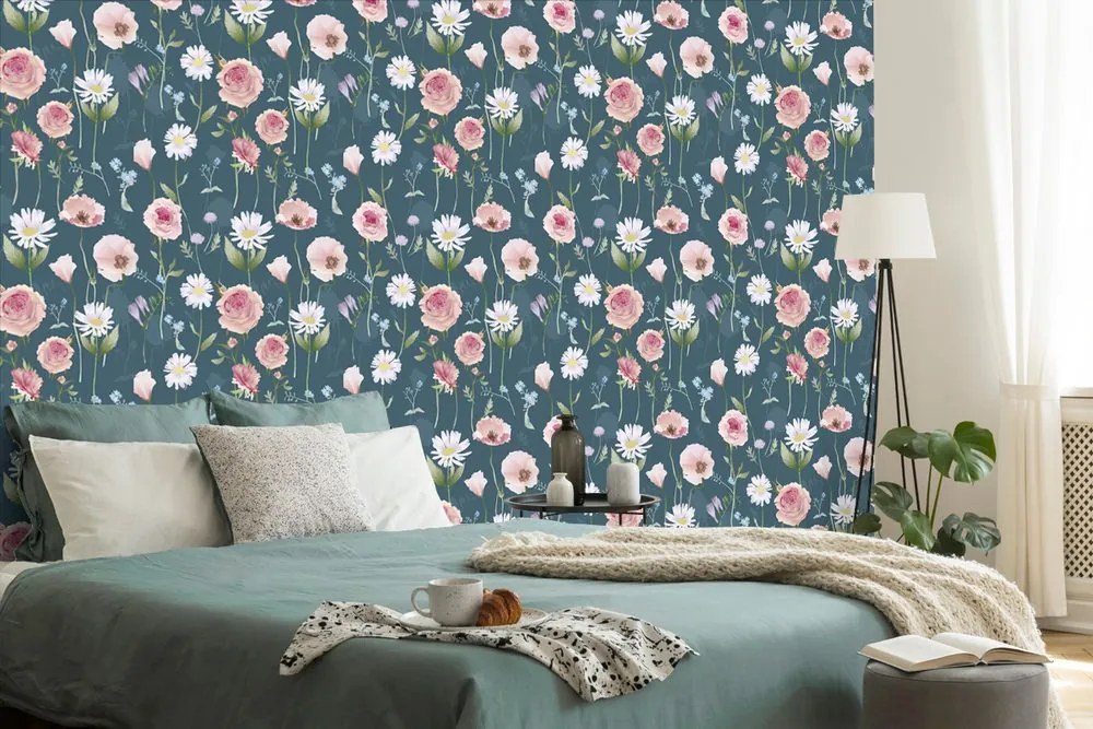 Carta da parati – Fiori romantici su sfondo blu