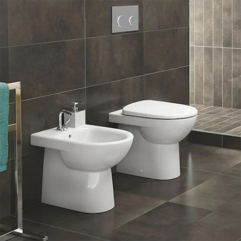 Sanitari filomuro Geberit con scarico universale e copriwc Selnova
