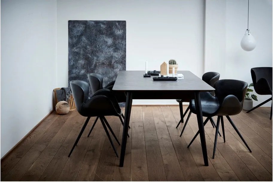 Sedia da pranzo nera in imbottito con braccioli Gaia – DAN-FORM Denmark