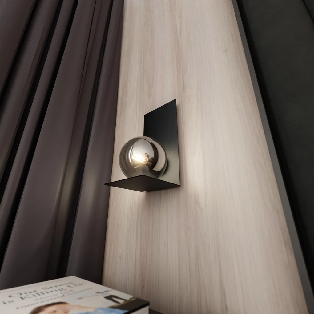 Applique Minimal 1 Luce Indiretta Agni Con Base In Acciaio Nero E Vetro Fumè