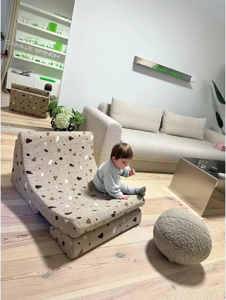 Poltrona per bambini marrone chiaro con rivestimento in bouclé e ciniglia Terrazzo Moon – Wigiwama