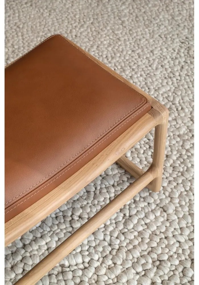 Pouf con struttura in rovere massiccio e dettagli in pelle di bufalo marrone Dedo - Gazzda