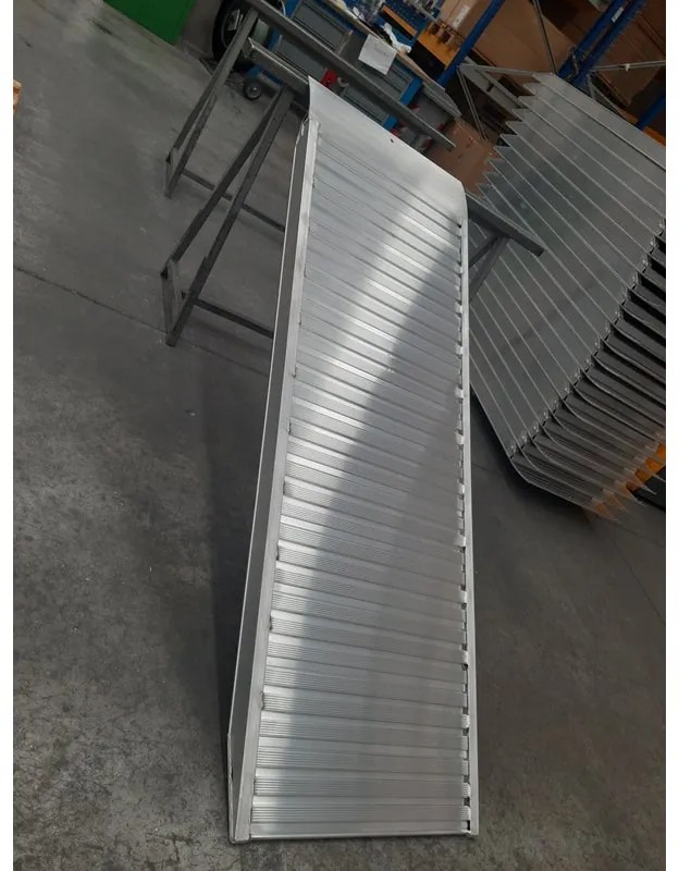 Rampa di salita in alluminio non chiudibile L 150 x H 51 cm, portata max 842 kg