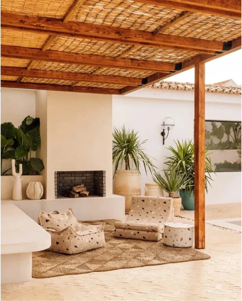 Pouf per bambini bianco con rivestimento in bouclé e ciniglia Terrazzo – Wigiwama