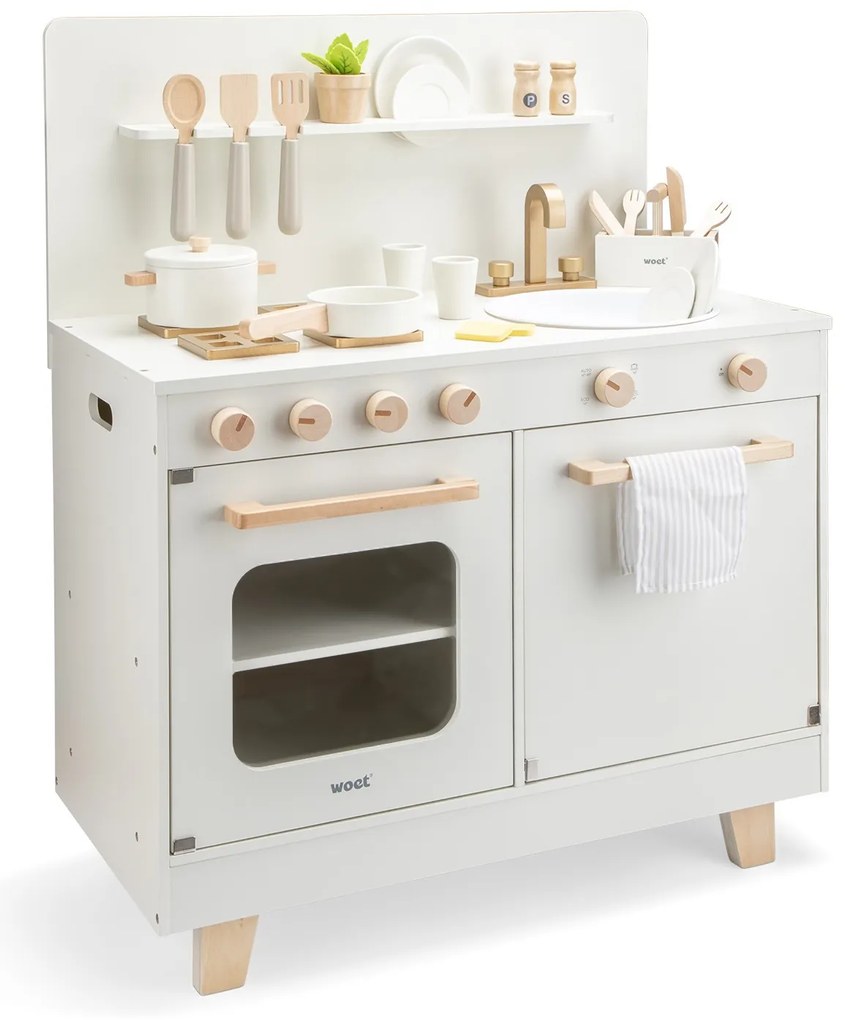 Cucina in legno con lavastoviglie