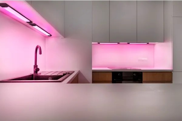 Osram - LED RGBW dimmerabile lampada sottopensile con sensore LINEAR EDGE LED/8W/230V nero + telecomando