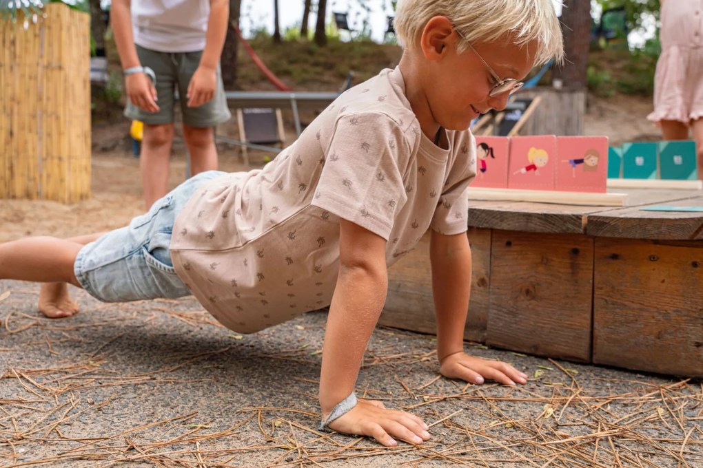 Gioco di pose e coppie