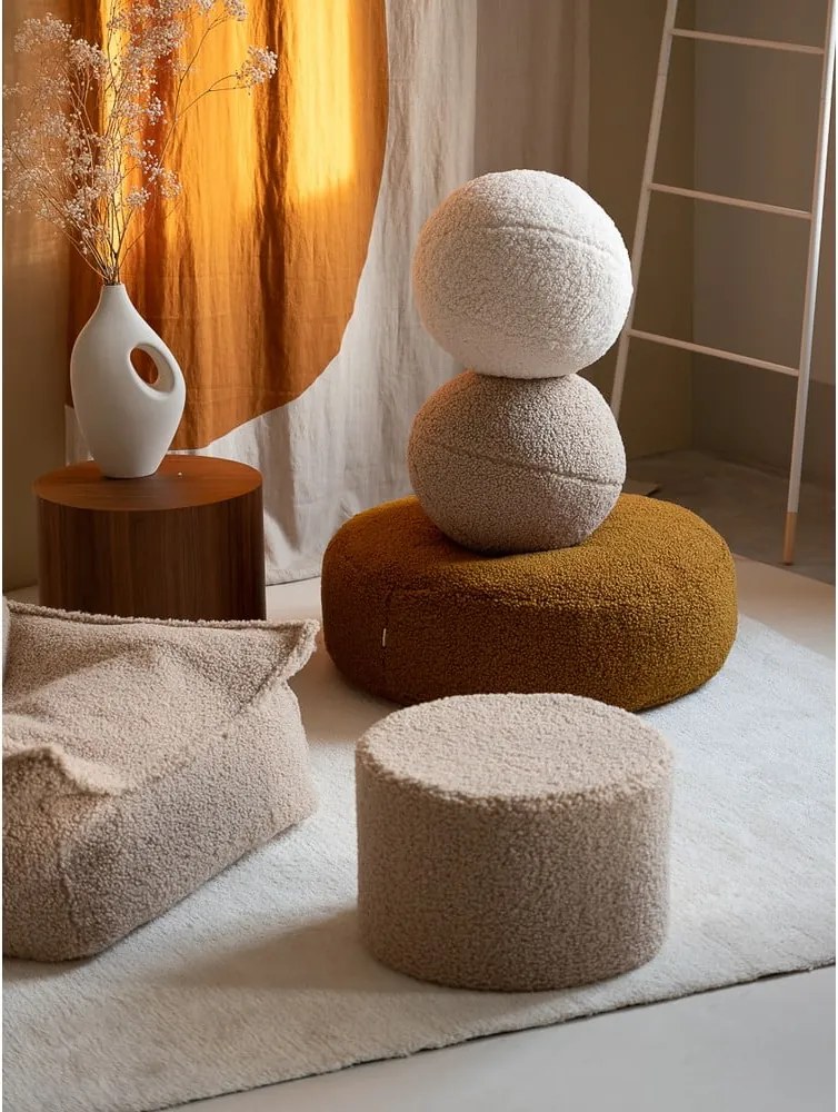 Pouf per bambini marrone chiaro con rivestimento in bouclé – Wigiwama